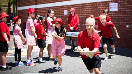 Little Lunch Season 1 Episode 19 - The Cake Stall
