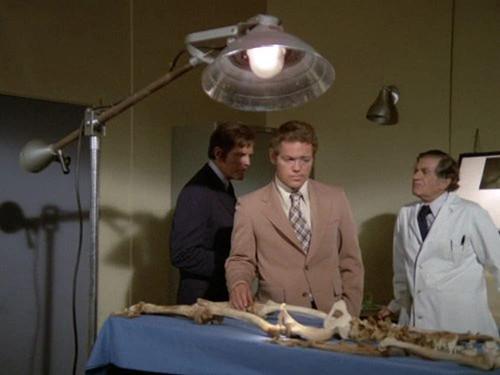 Hawaii Five-O Season 7 Episode 6 - Right Grave, Wrong Body
