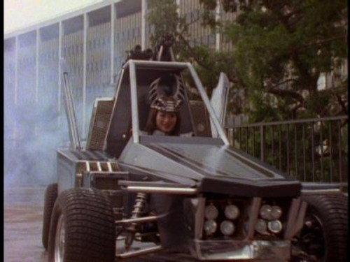 Power Rangers Season 8 Episode 6 - Wheels of Destruction