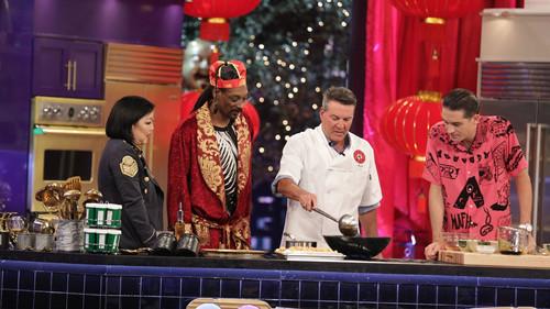 Martha & Snoop's Potluck Dinner Party Season 2 Episode 14 - Wok This Way