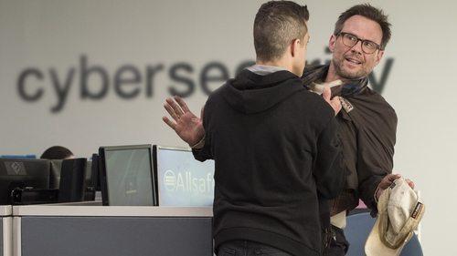 undefined Season 1 Episode 3 - eps1.2_d3bug.mkv