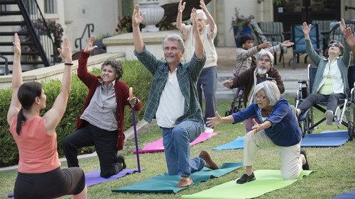 Life in Pieces Season 2 Episode 3 - Eyebrow Anonymous Trapped Gem