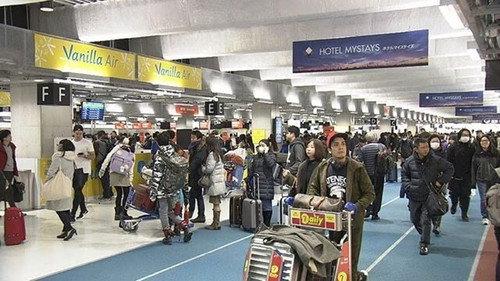 Document 72 Hours Season 10 Episode 3 - New Year Countdown at the Airport