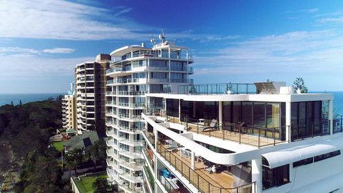 Instant Hotel Season 2 Episode 2 - Debbie & Justin (Buddina, QLD)