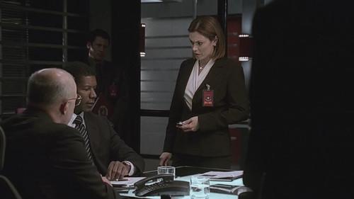 24 Season 2 Episode 18 - Day 2: 1:00 A.M.-2:00 A.M.