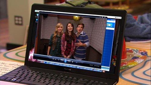 iCarly Season 3 Episode 19 - iPsycho (2)