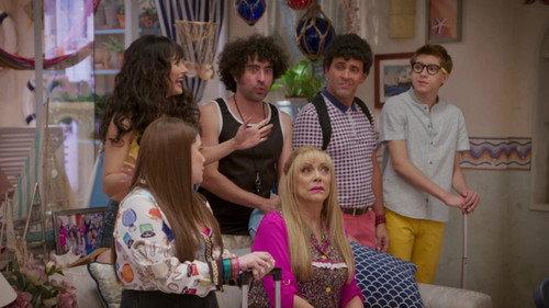 Una familia de diez Season 11 Episode 15 - Una familia de… tres