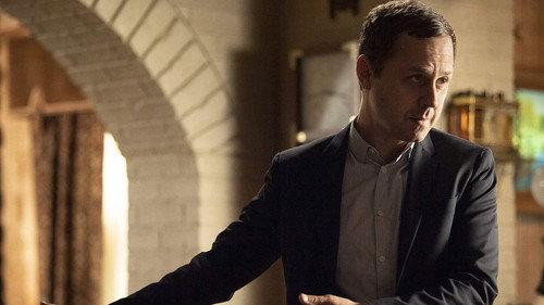 Sneaky Pete Season 3 Episode 9 - The Mask Drop