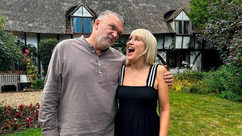 Celebrity Escape to the Country Season 3 Episode 1 - Neil 'Razor' Ruddock