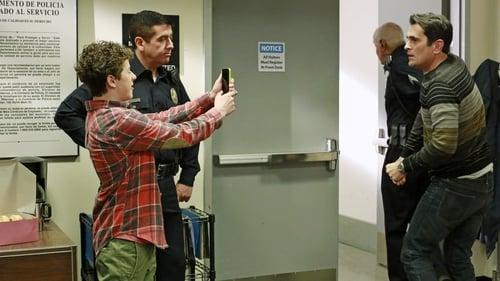 Modern Family Season 5 Episode 11 - And One to Grow On