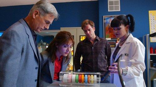 NCIS Season 1 Episode 2 - Hung Out to Dry