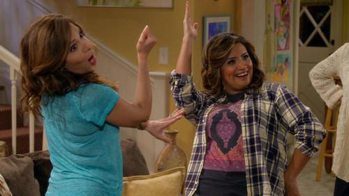 Cristela Season 1 Episode 7 - Enter Singing