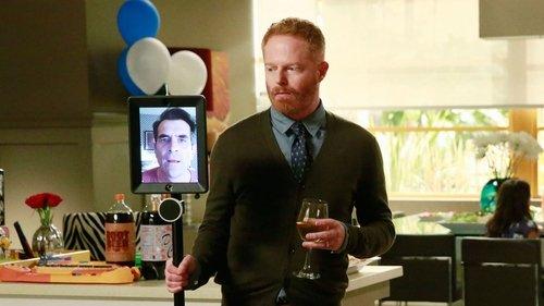 Modern Family Season 6 Episode 24 - American Skyper