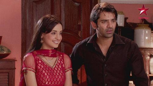 Iss Pyaar Ko Kya Naam Doon? Season 8 Episode 20 - Khushi Tends to Arnav's Back