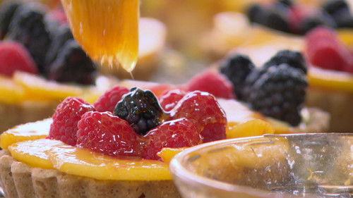 The Great Canadian Baking Show Season 4 Episode 1 - Cake Week