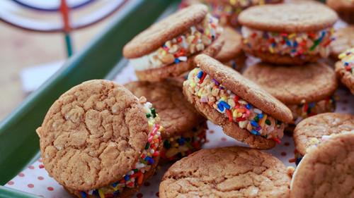 Girl Meets Farm Season 11 Episode 5 - Chrismukkah Cookie Swap