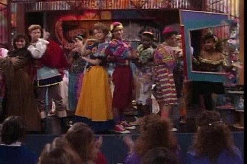 Saved by the Bell Season 4 Episode 20 - Snow White and the Seven Dorks