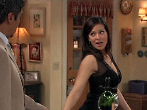 George Lopez Season 6 Episode 18 - George Decides to Sta-Local Where It's Familia