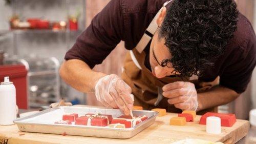 Holiday Baking Championship Season 7 Episode 3 - Take Holiday Pies by Surprise