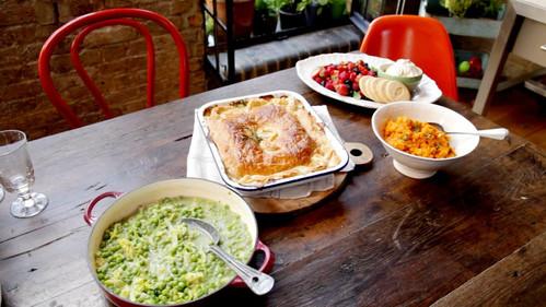 Jamie's 30-Minute Meals Season 1 Episode 10 - Chicken Pie