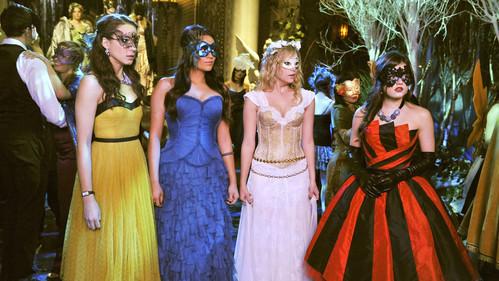 Pretty Little Liars Season 2 Episode 25 - unmAsked