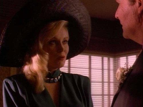 Tales from the Crypt Season 4 Episode 2 - Seance