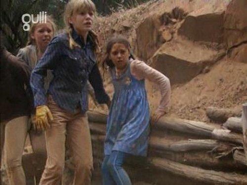 The Saddle Club Season 3 Episode 8 - All that Glitters