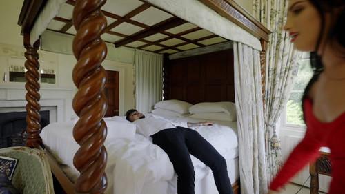 Crazy Rich Agents: Selling Dream Homes Season 1 Episode 1 - Episode 1