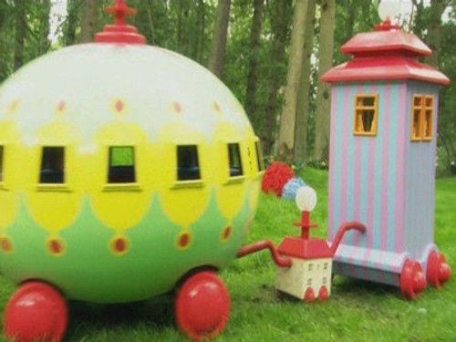 In the Night Garden Season 1 Episode 3 - Everybody All Aboard the Ninky Nonk