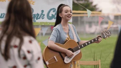 Holly Hobbie Season 3 Episode 3 - The Posing Performer