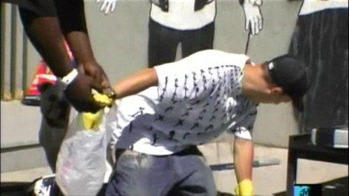 Rob & Big Season 3 Episode 1 - Poop in the Pool