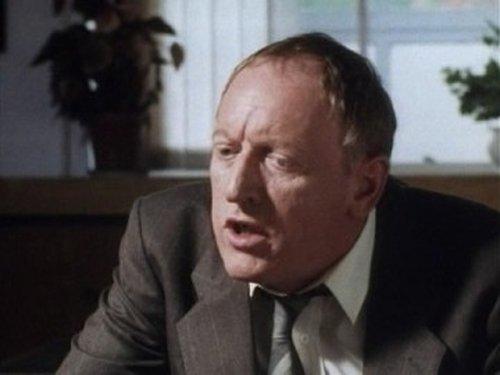 A Touch of Frost Season 2 Episode 1 - A Minority of One