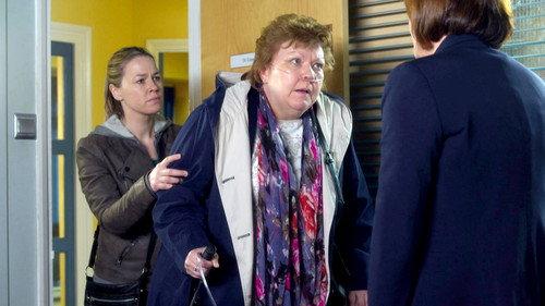 Doctors Season 19 Episode 15 - Lizzie's Last Stand