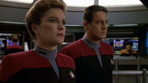 Star Trek: Voyager Season 2 Episode 11 - Maneuvers