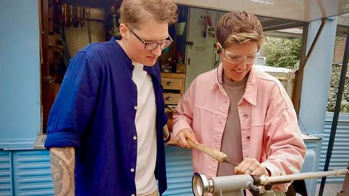 The Travelling Auctioneers Season 4 Episode 9 - Fishing Rods Lure in Bidders