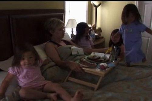 Jon & Kate Plus 8 Season 2 Episode 3 - Breakfast in Bed