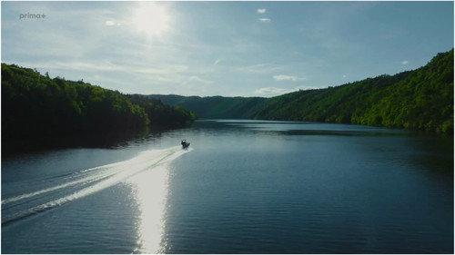 Pod hladinou Season 2 Episode 1 - Episode 1