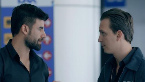 La piloto Season 2 Episode 8 - Episode 8