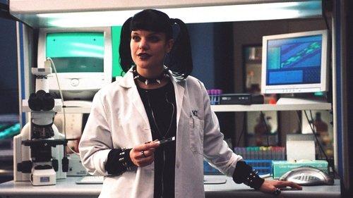 NCIS Season 1 Episode 17 - The Truth Is Out There