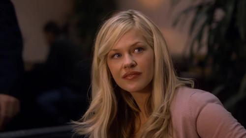 Lie to Me Season 3 Episode 1 - In the Red