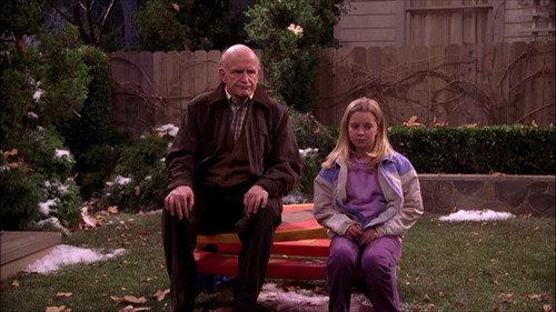 Everybody Loves Raymond Season 7 Episode 12 - Grandpa Steals