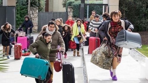 La que se avecina Season 9 Episode 16 - Una ruina en venta, unas elecciones explosivas y un campamento de refugiados