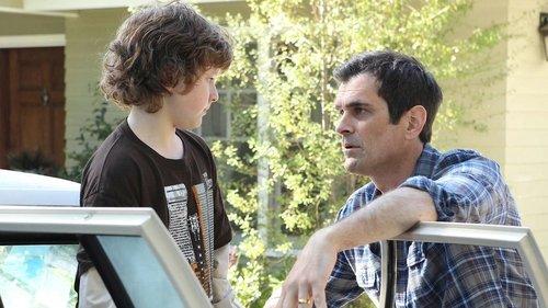 Modern Family Season 2 Episode 5 - Unplugged