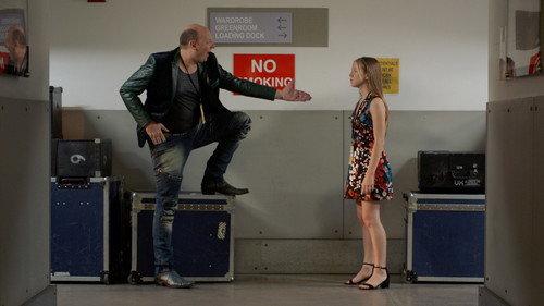 Life in Pieces Season 2 Episode 14 - Facebook Fish Planner Backstage