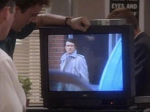 Drop the Dead Donkey Season 1 Episode 4 - A Blast from the Past