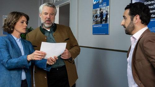 Die Rosenheim-Cops Season 22 Episode 14 - An elegant excuse