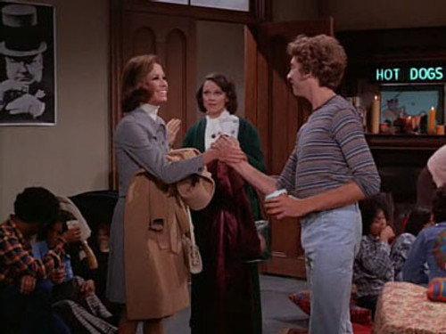 The Mary Tyler Moore Show Season 4 Episode 2 - Angels in the Snow