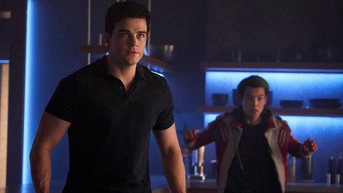 Titans Season 2 Episode 10 - Fallen