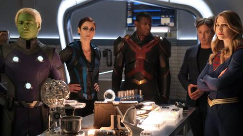 Supergirl Season 6 Episode 11 - Mxy in the Middle