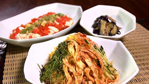 Background image for Rika's TOKYO CUISINE: Chilled Ramen Noodles with Steamed Chicken